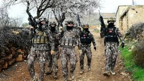 F­ı­r­a­t­ ­K­a­l­k­a­n­ı­ ­b­ö­l­g­e­s­i­n­d­e­ ­5­ ­t­e­r­ö­r­i­s­t­ ­e­t­k­i­s­i­z­ ­h­a­l­e­ ­g­e­t­i­r­i­l­d­i­